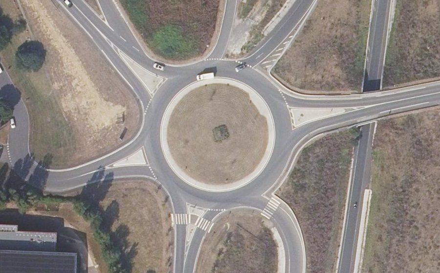 Vue aérienne du Rond-point anonyme n°508449075