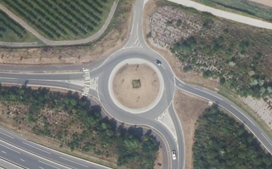 Vue aérienne du Rond-point anonyme n°508449079