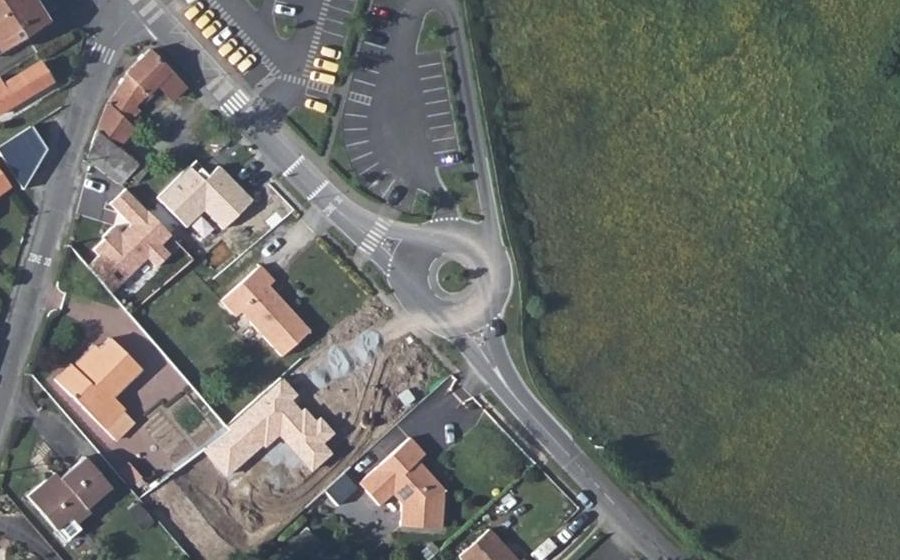 Vue aérienne du Rond-point anonyme n°508494090