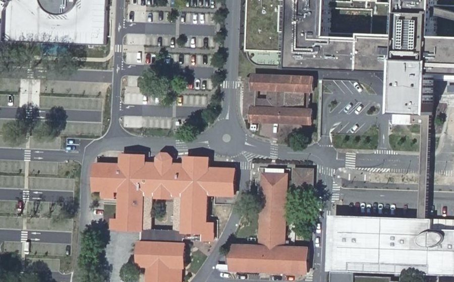 Vue aérienne du Rond-point anonyme n°508522166
