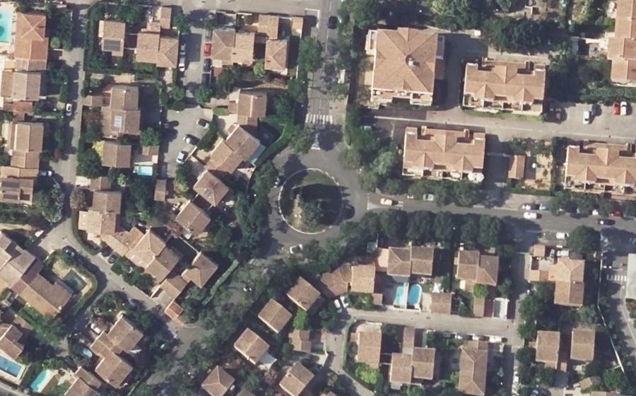 Vue aérienne du Rond-point anonyme n°508535097