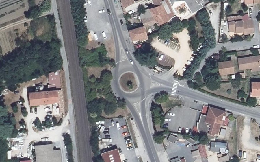 Vue aérienne du Rond-point anonyme n°50855300