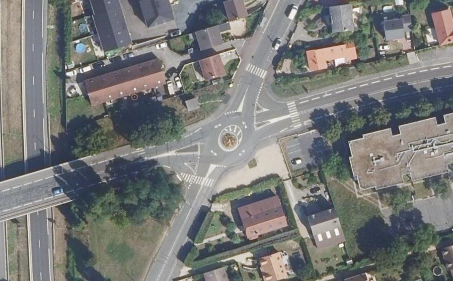 Vue aérienne du Rond-point anonyme n°508703418