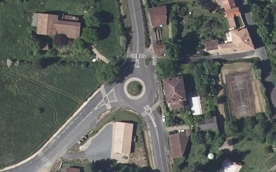 Vue aérienne du Rond-point anonyme n°50882952