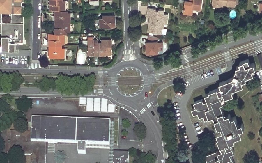 Vue aérienne du Rond-point anonyme n°50887374