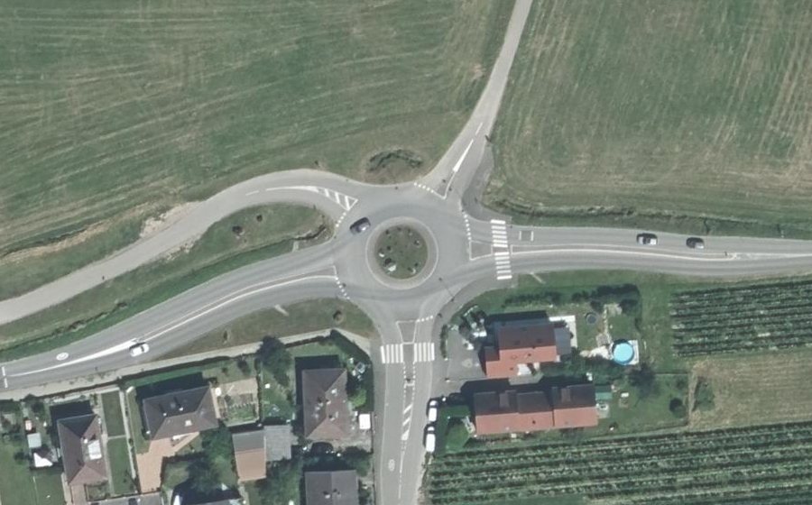 Vue aérienne du Rond-point anonyme n°508900461