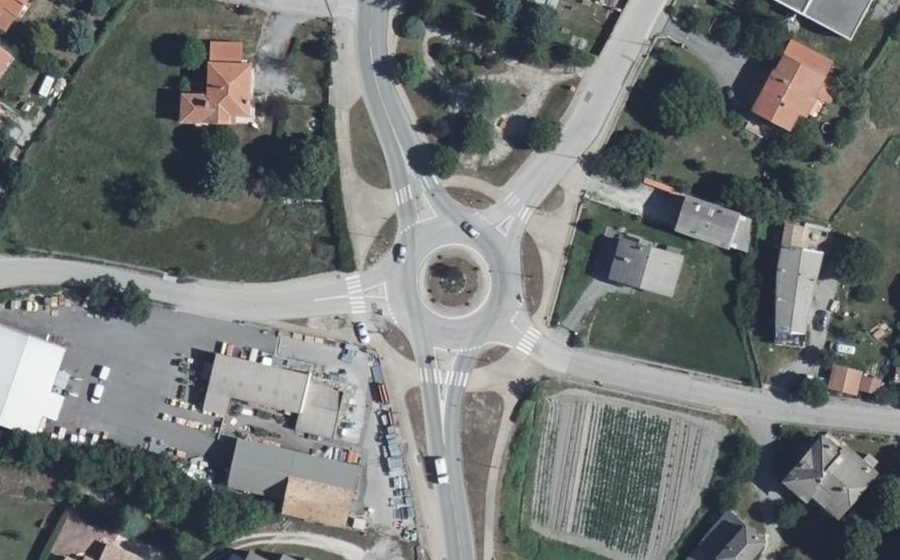 Vue aérienne du Rond-point anonyme n°509101088