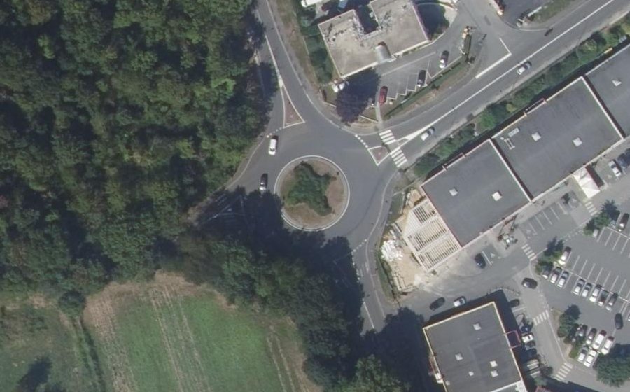 Vue aérienne du Rond-point anonyme n°50913724