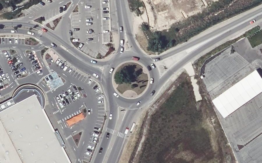 Vue aérienne du Rond-point anonyme n°509139359