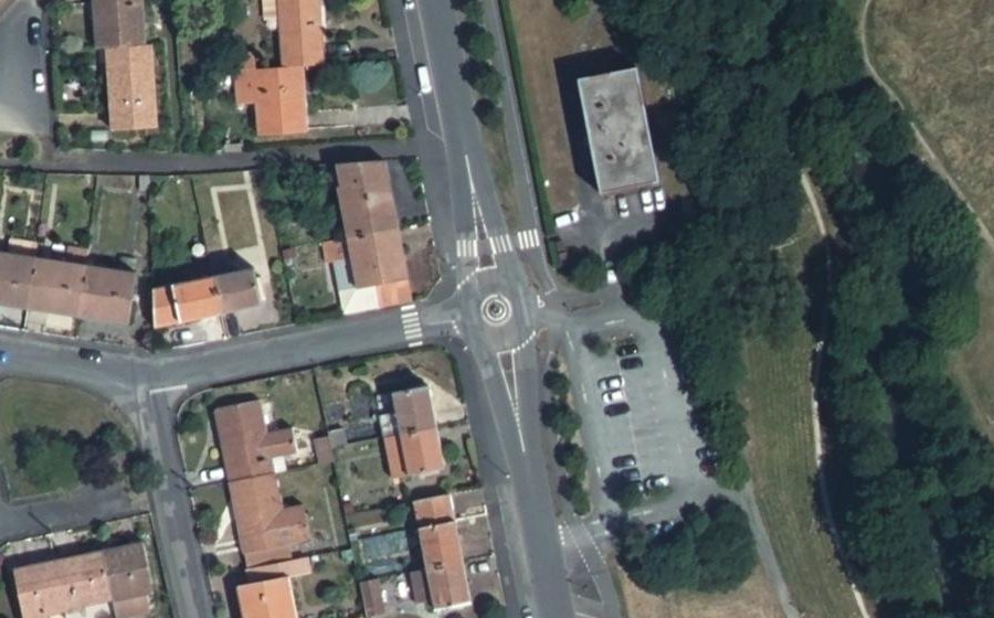 Vue aérienne du Rond-point anonyme n°509141167