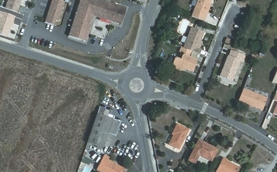 Vue aérienne du Rond-point anonyme n°509162607