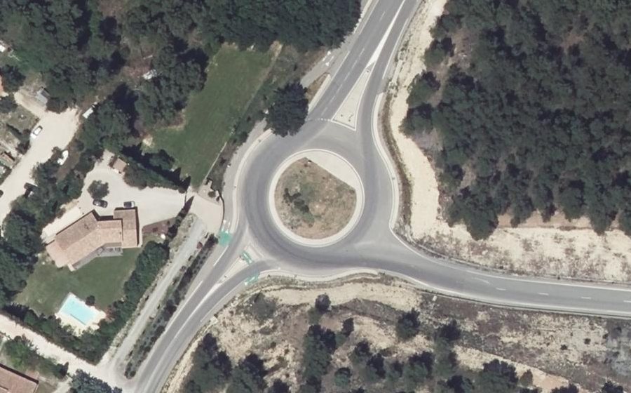 Vue aérienne du Rond-point anonyme n°509167439