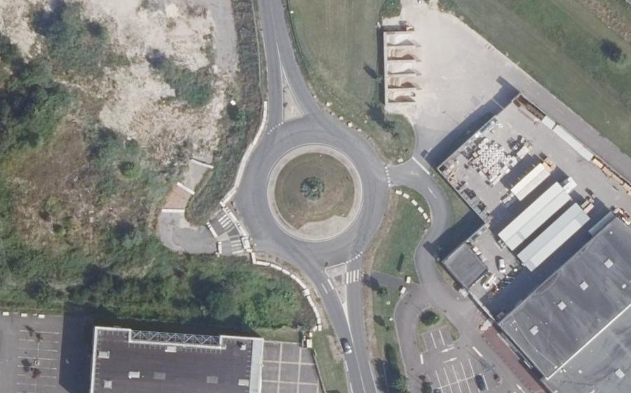 Vue aérienne du Rond-point anonyme n°50918283