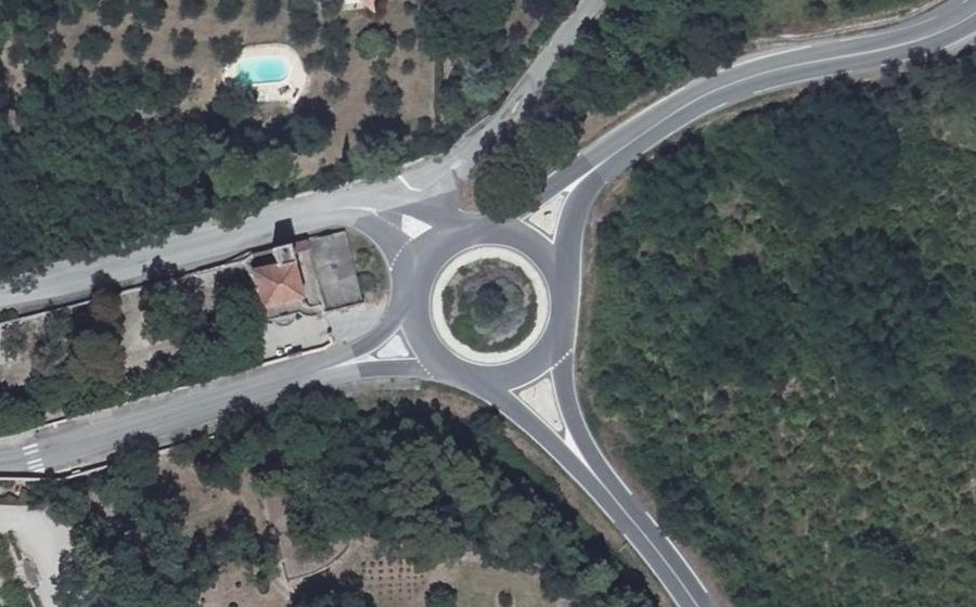 Vue aérienne du Rond-point anonyme n°50923218