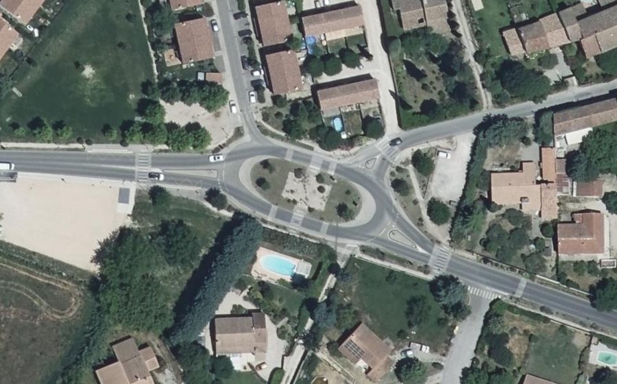 Vue aérienne du Rond-point anonyme n°509259228