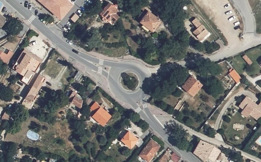 Vue aérienne du Rond-point anonyme n°509325596