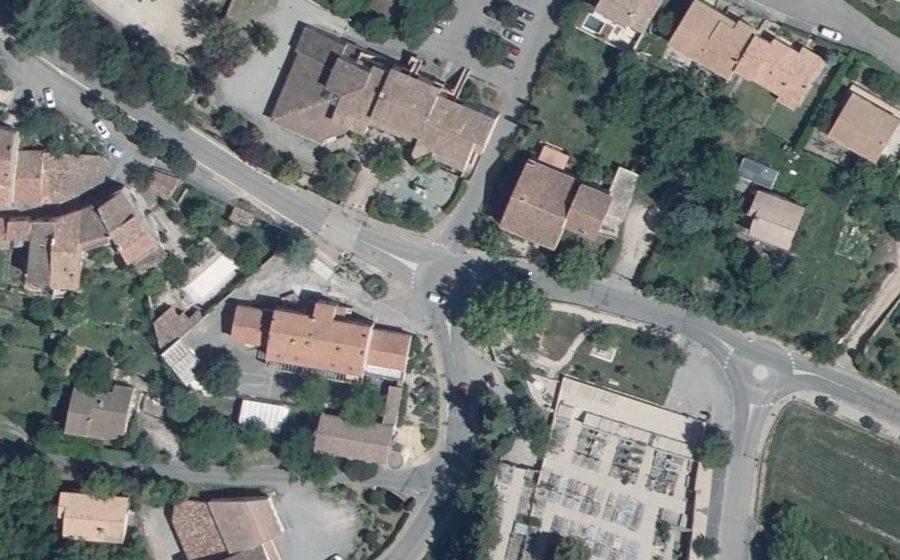 Vue aérienne du Rond-point anonyme n°509325655