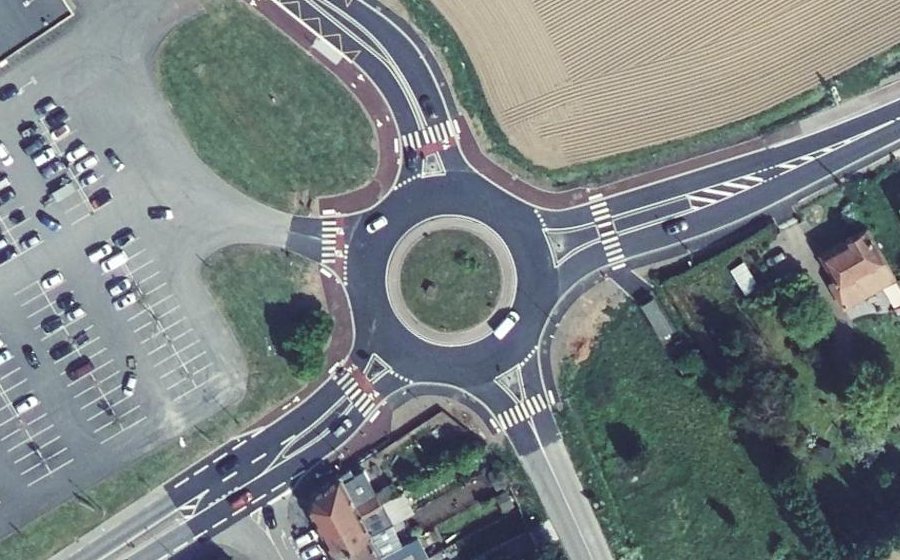 Vue aérienne du Rond-point anonyme n°50938434