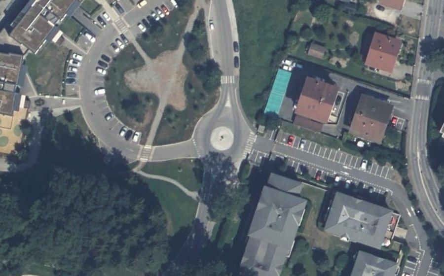 Vue aérienne du Rond-point anonyme n°509438517