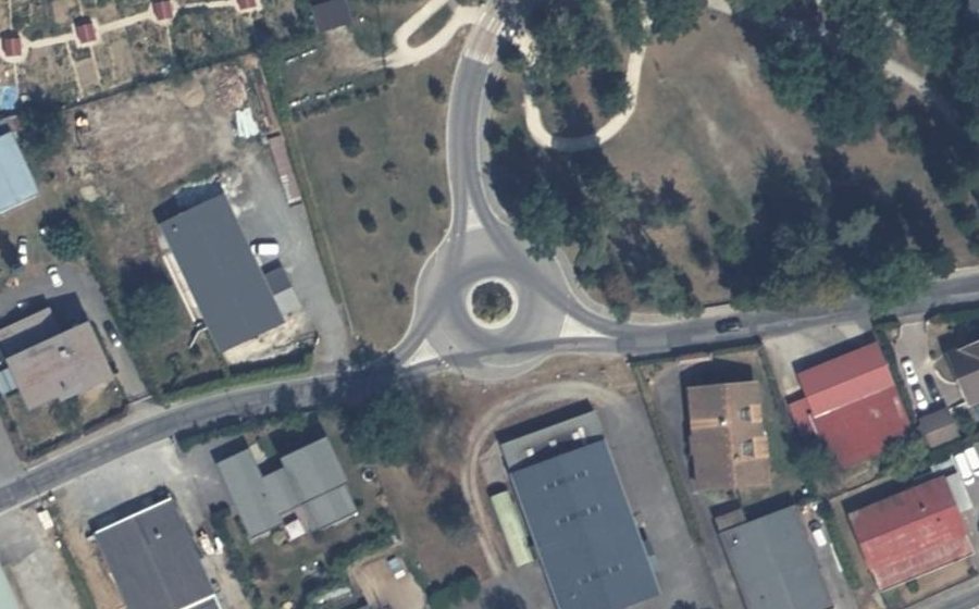Vue aérienne du Rond-point anonyme n°509438518