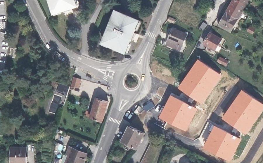Vue aérienne du Rond-point anonyme n°50944824