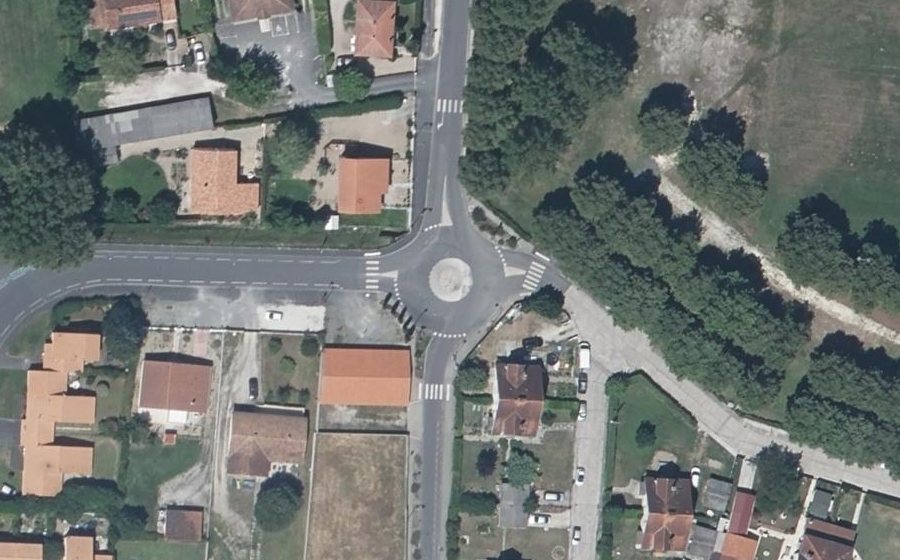 Vue aérienne du Rond-point anonyme n°509559498