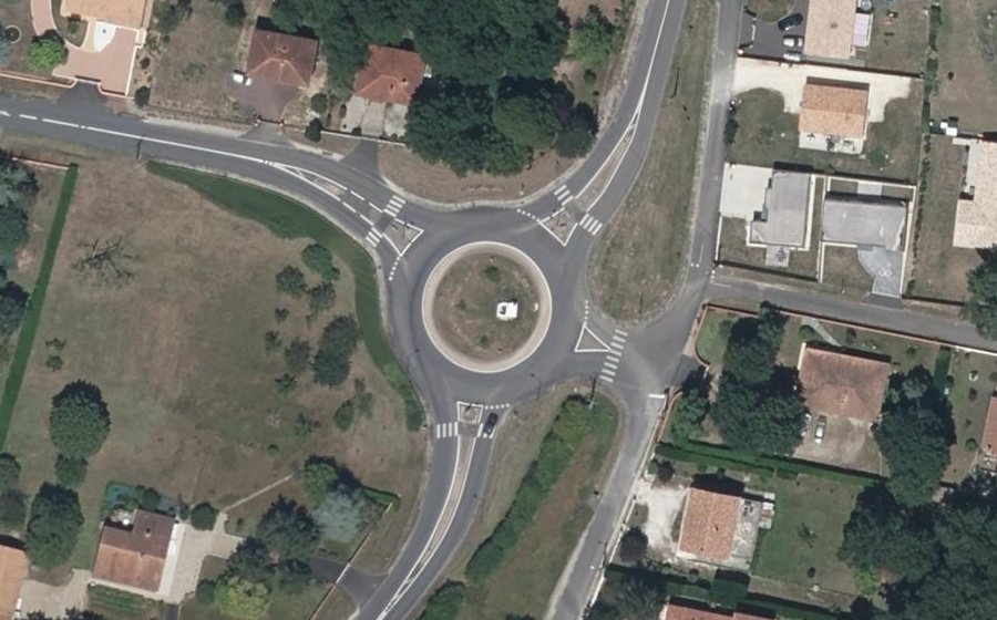 Vue aérienne du Rond-point anonyme n°509559505