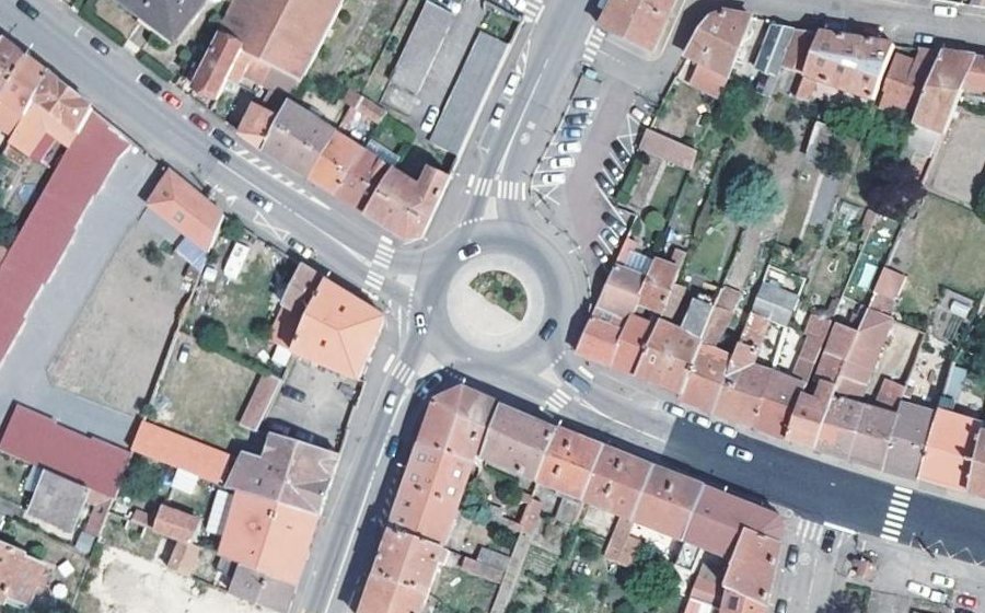 Vue aérienne du Rond-point anonyme n°509618991