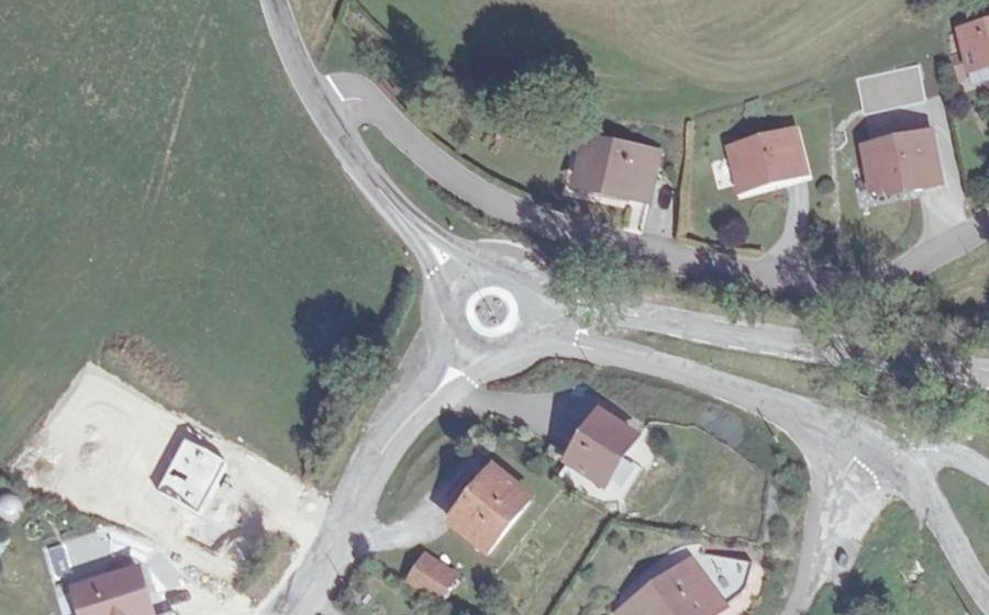 Vue aérienne du Rond-point anonyme n°509619353