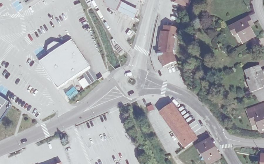 Vue aérienne du Rond-point anonyme n°509619399