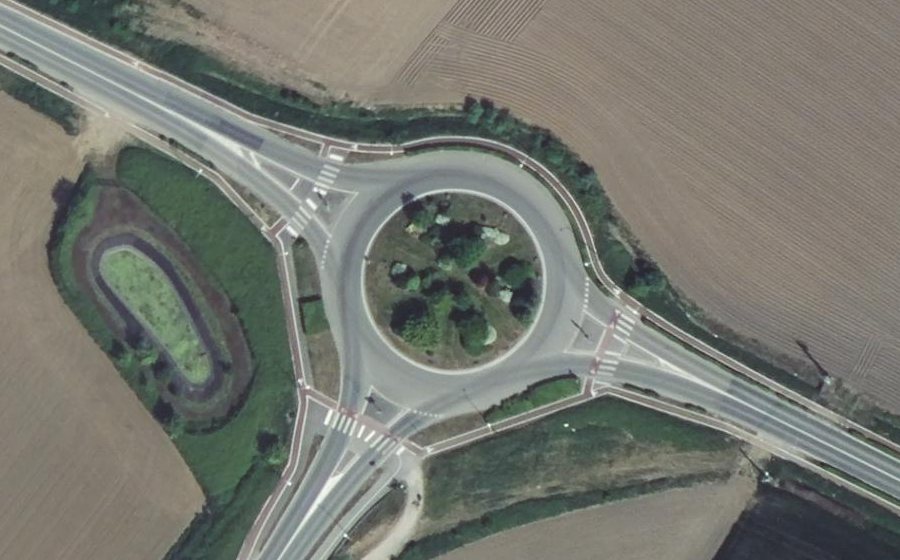 Vue aérienne du Rond-point anonyme n°509657906