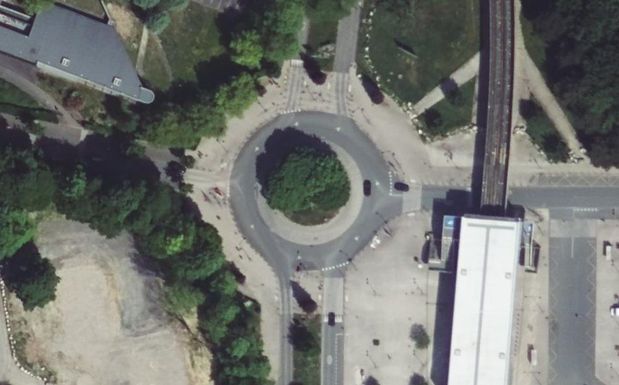 Vue aérienne du Rond-point anonyme n°509657942