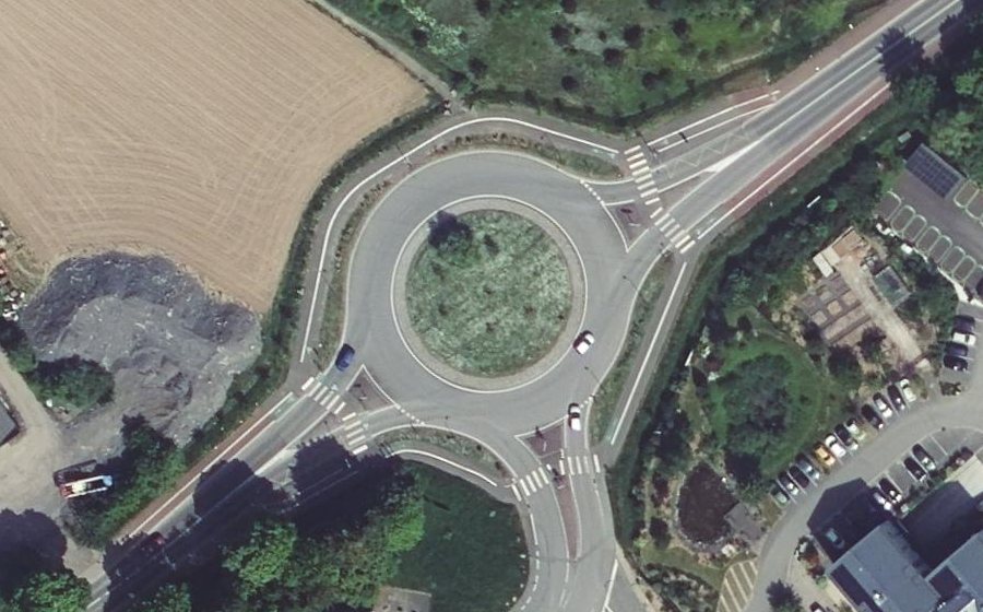 Vue aérienne du Rond-point anonyme n°509657946