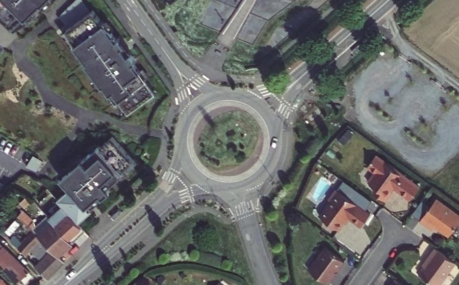 Vue aérienne du Rond-point anonyme n°509657954