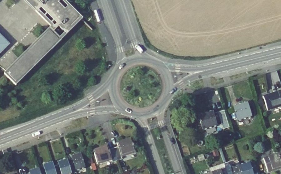 Vue aérienne du Rond-point anonyme n°509658013