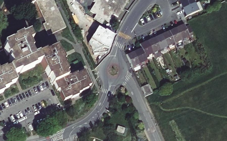 Vue aérienne du Rond-point anonyme n°509658079