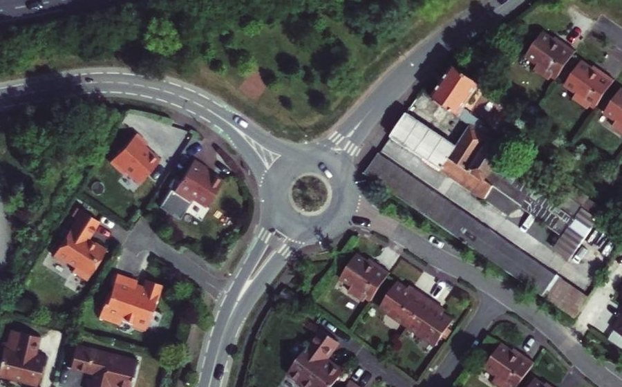Vue aérienne du Rond-point anonyme n°509658080