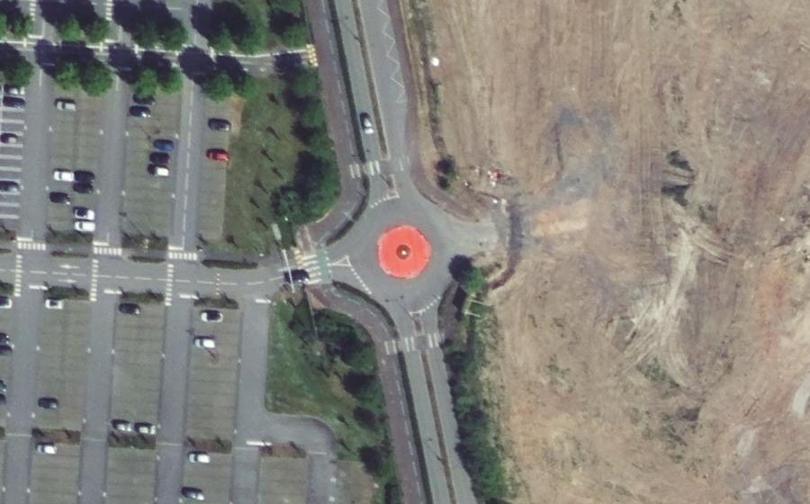 Vue aérienne du Rond-point anonyme n°509658094