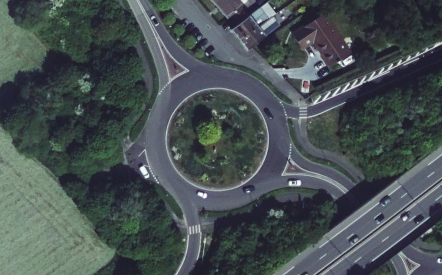 Vue aérienne du Rond-point anonyme n°509658111