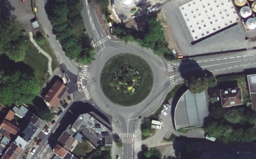 Vue aérienne du Rond-point anonyme n°509658132