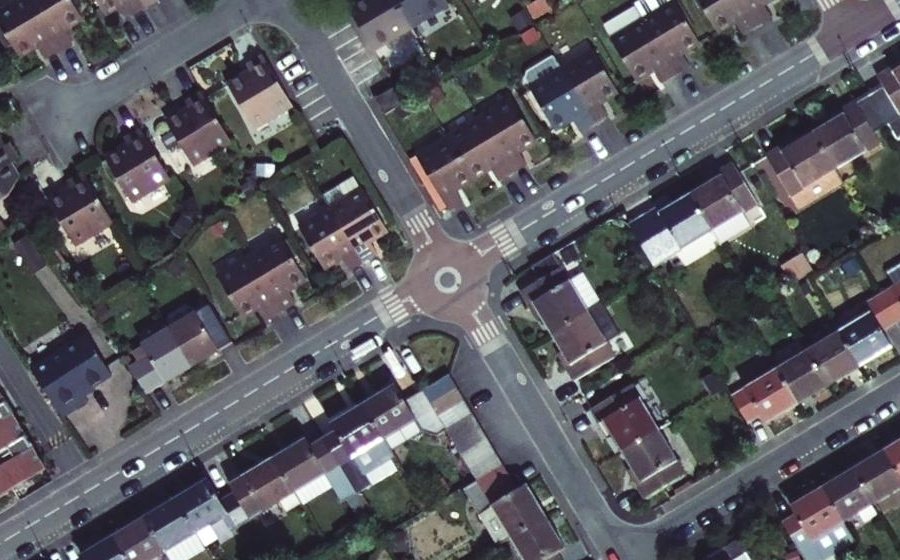 Vue aérienne du Rond-point anonyme n°509658140