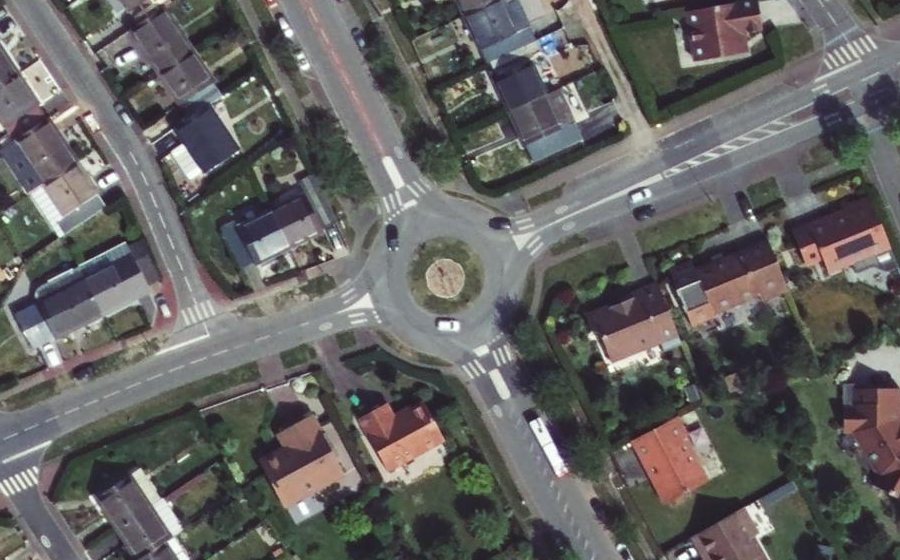Vue aérienne du Rond-point anonyme n°509658152