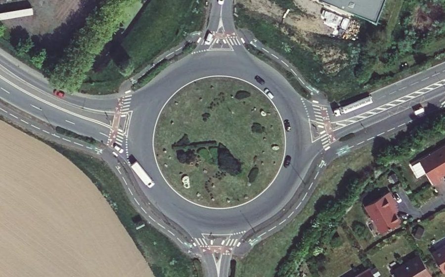 Vue aérienne du Rond-point anonyme n°509658183