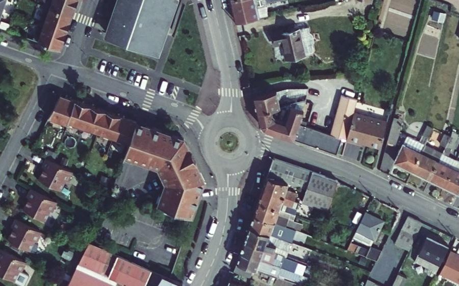 Vue aérienne du Rond-point anonyme n°509658215