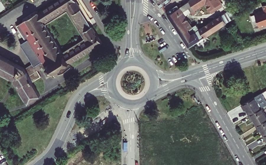 Vue aérienne du Rond-point anonyme n°509658216