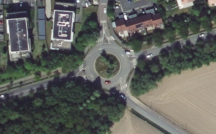 Vue aérienne du Rond-point anonyme n°509682657