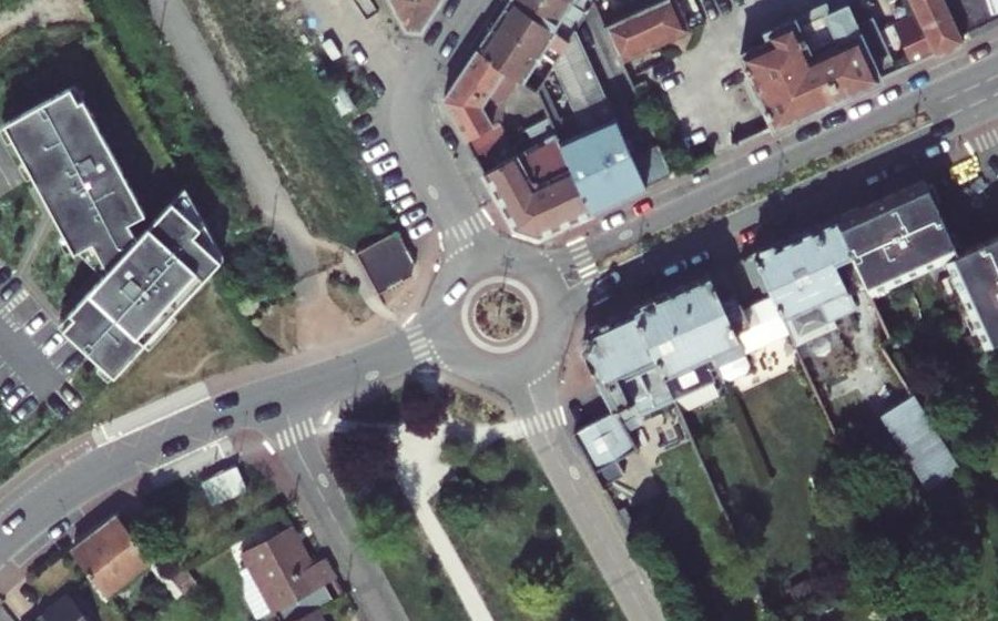 Vue aérienne du Rond-point anonyme n°509682666