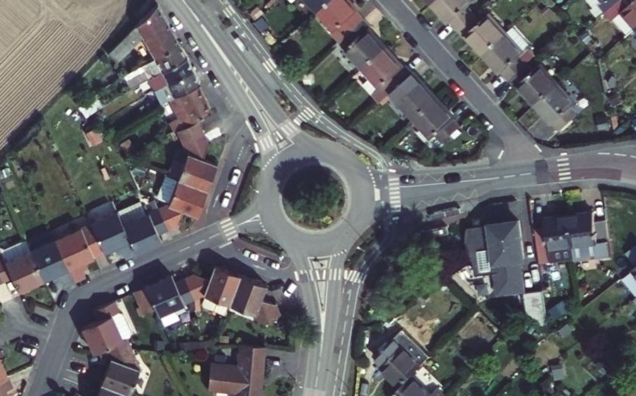 Vue aérienne du Rond-point anonyme n°509691296