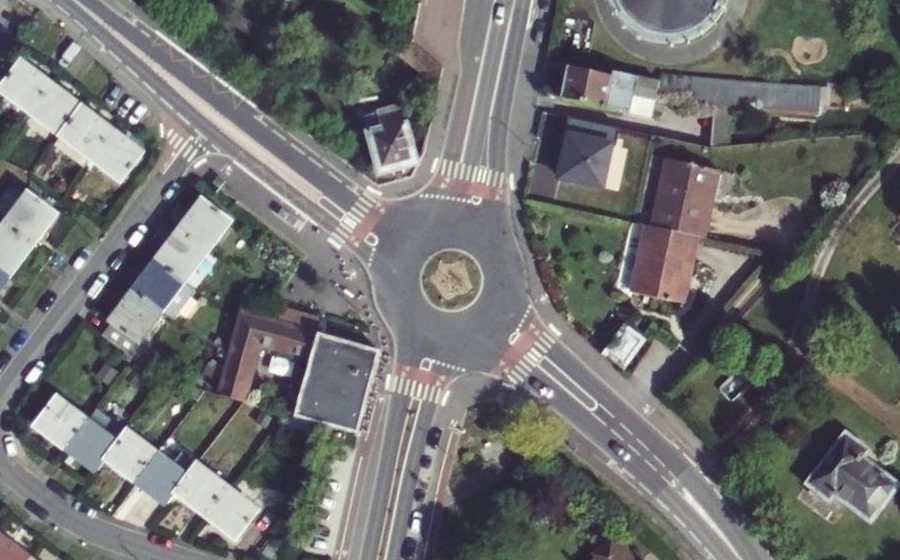 Vue aérienne du Rond-point anonyme n°509691303