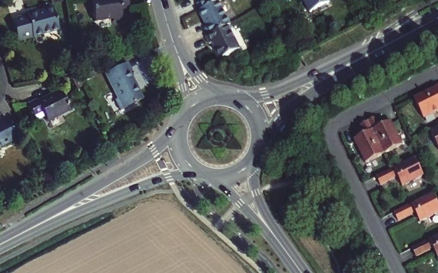 Vue aérienne du Rond-point anonyme n°509691371